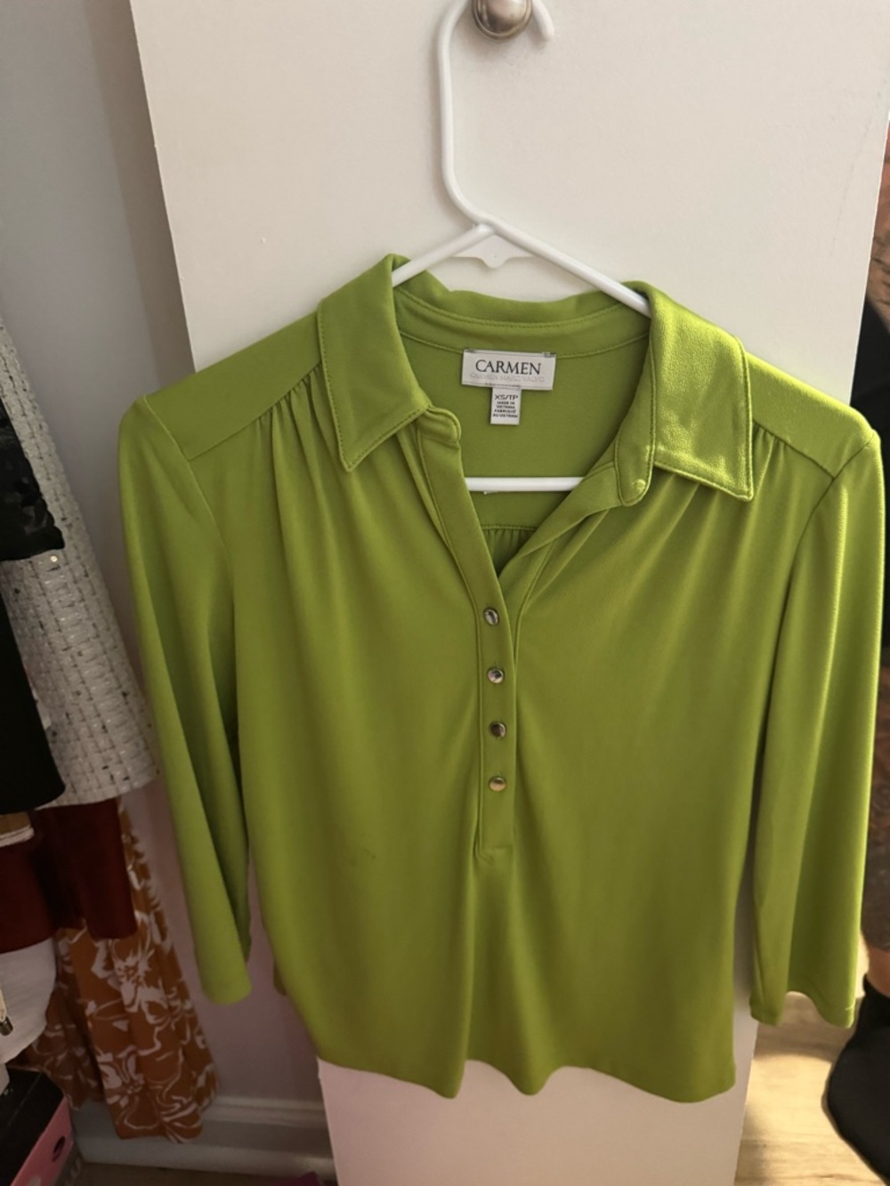Carmen Marc Valvo Lime Green Collared Buttoned Long Sleeve Top